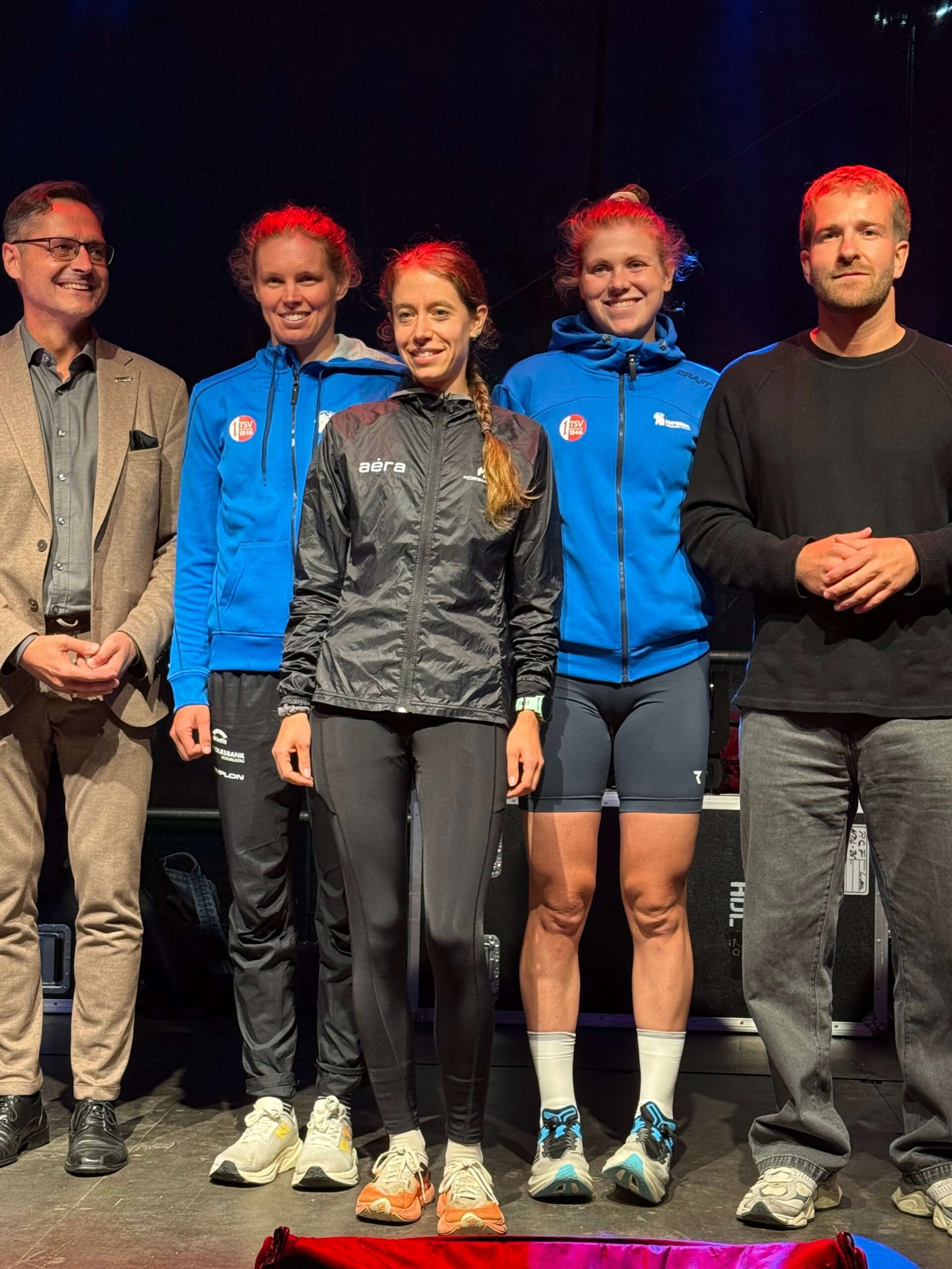 Die Siegerinnen des instaffo Mannheimer Frauenlauf 2025: 1. Alicia Koßmann, 2. Laura Jansen, Franziska Hoffmann